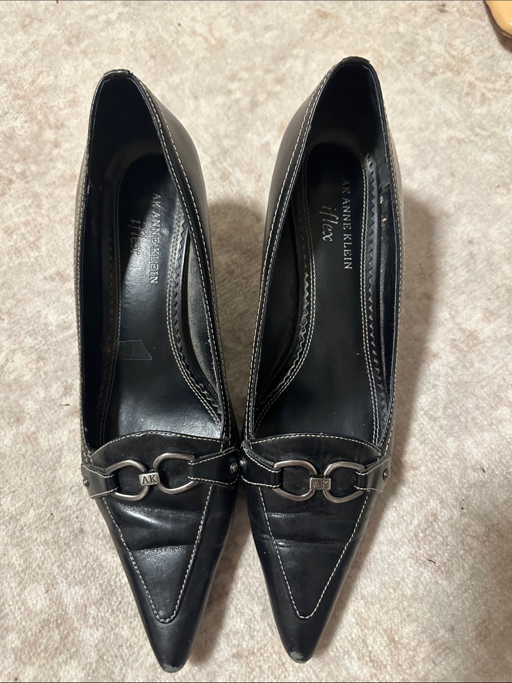 Anne Klein Black Pointed Toe Leather Pumps with Chain Bit